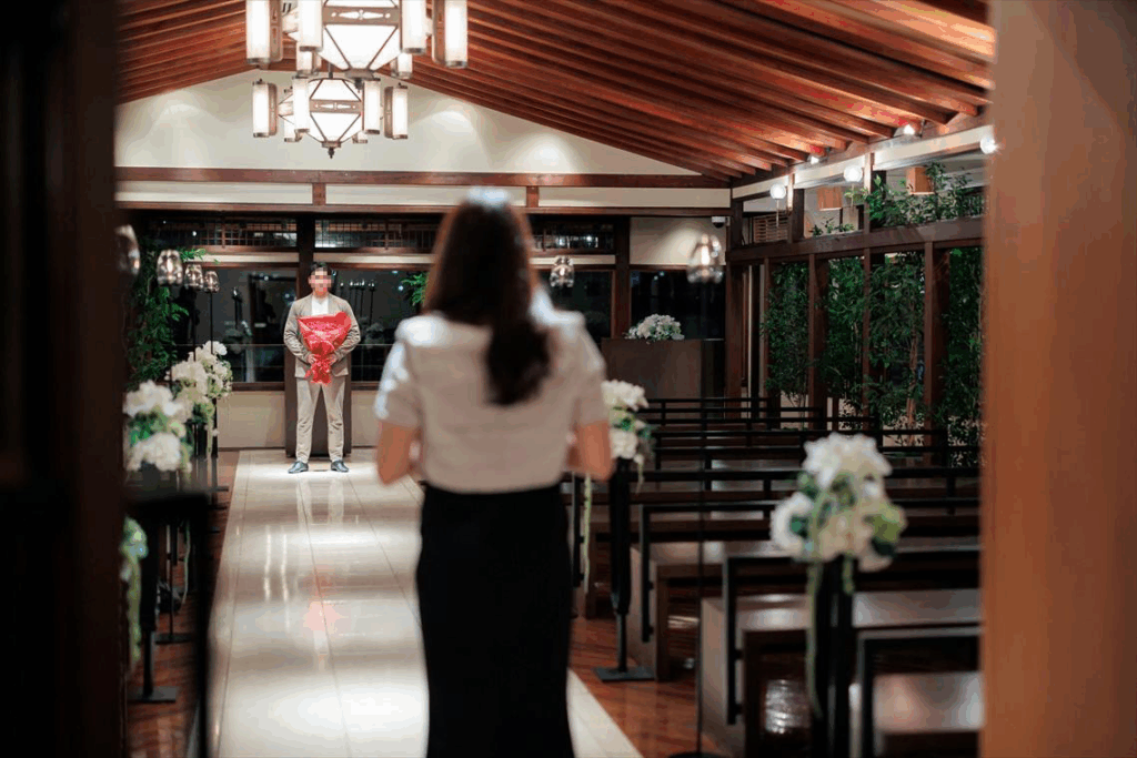 ルアンのチャペルでのプロポーズの様子