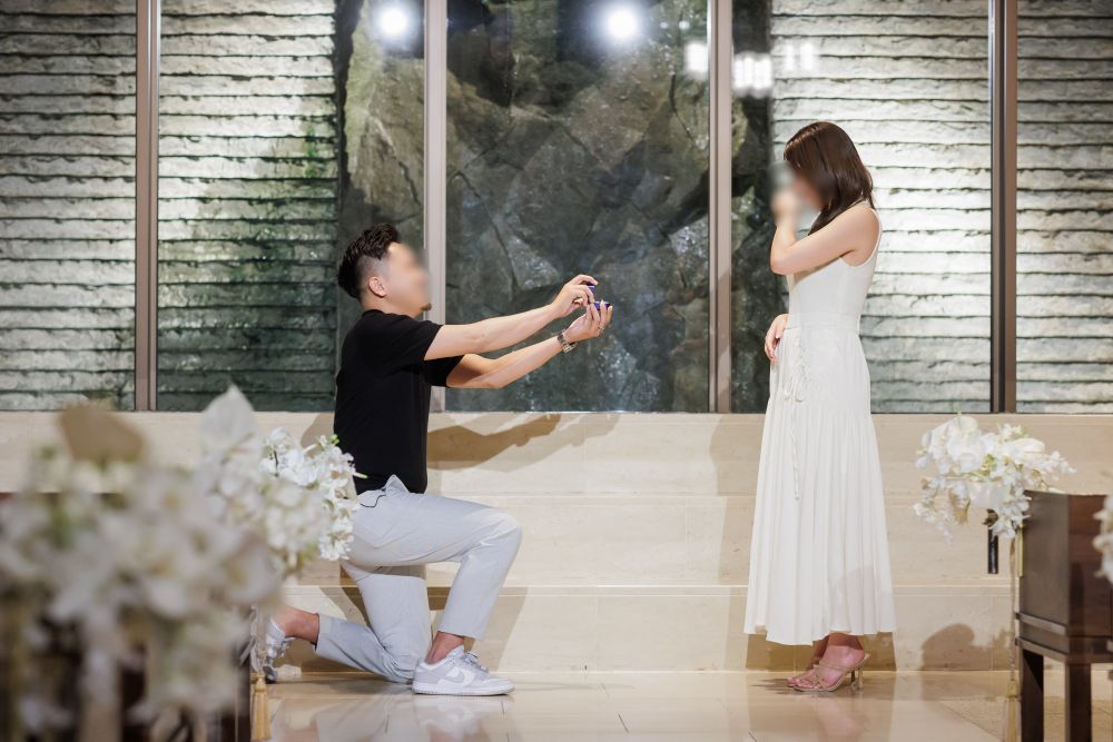 プロポーズプランナーのプロデュースによるプロポーズの様子